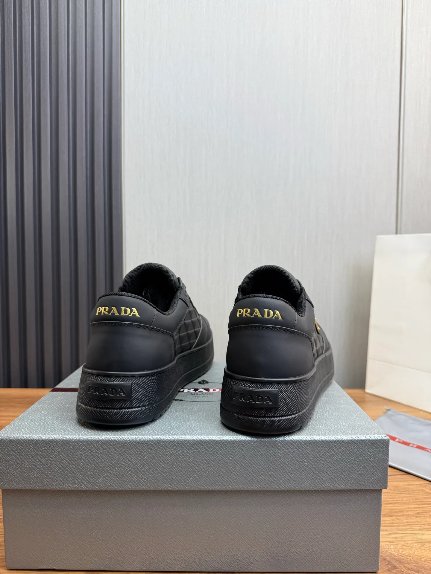 Men's shoes 💰580💰 [PRADA] Autumn and winter hot men's shoes shipped 👏Official website synchronized ⬆️Original fly-woven cowhide fabric + cowhide lining, 1⃣️:1⃣️reproduction, original sole, 38-45 (45. Customized, non-refundable)